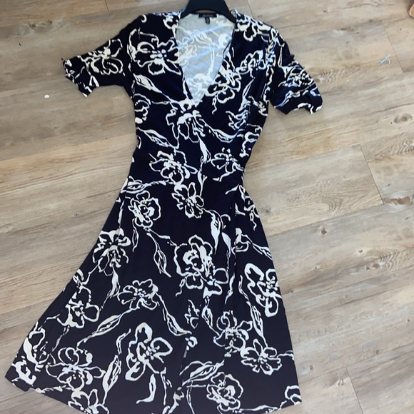 Anne Klein wrap dress! Great condition! Soft and stretchy - Picture 5 of 7